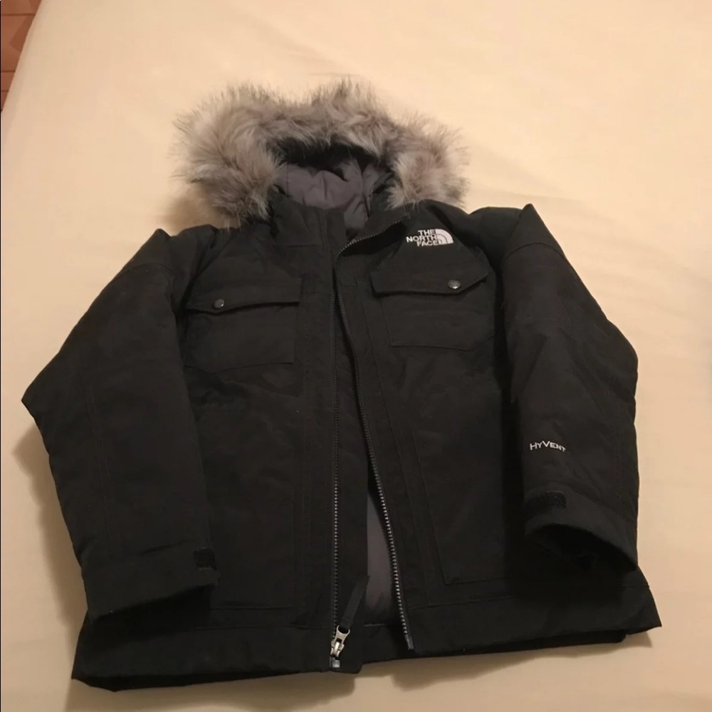 Brand new boys North Face coat size M(10-12)